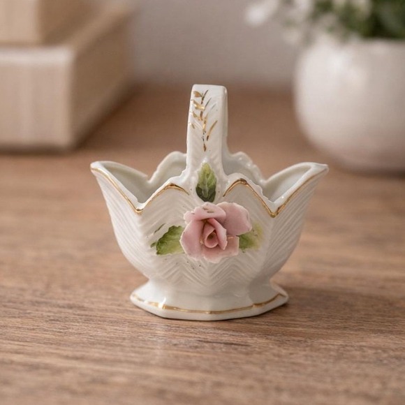The Unbranded Brand Other - Vintage Porcelain Basket Pink Rose Gold Trim